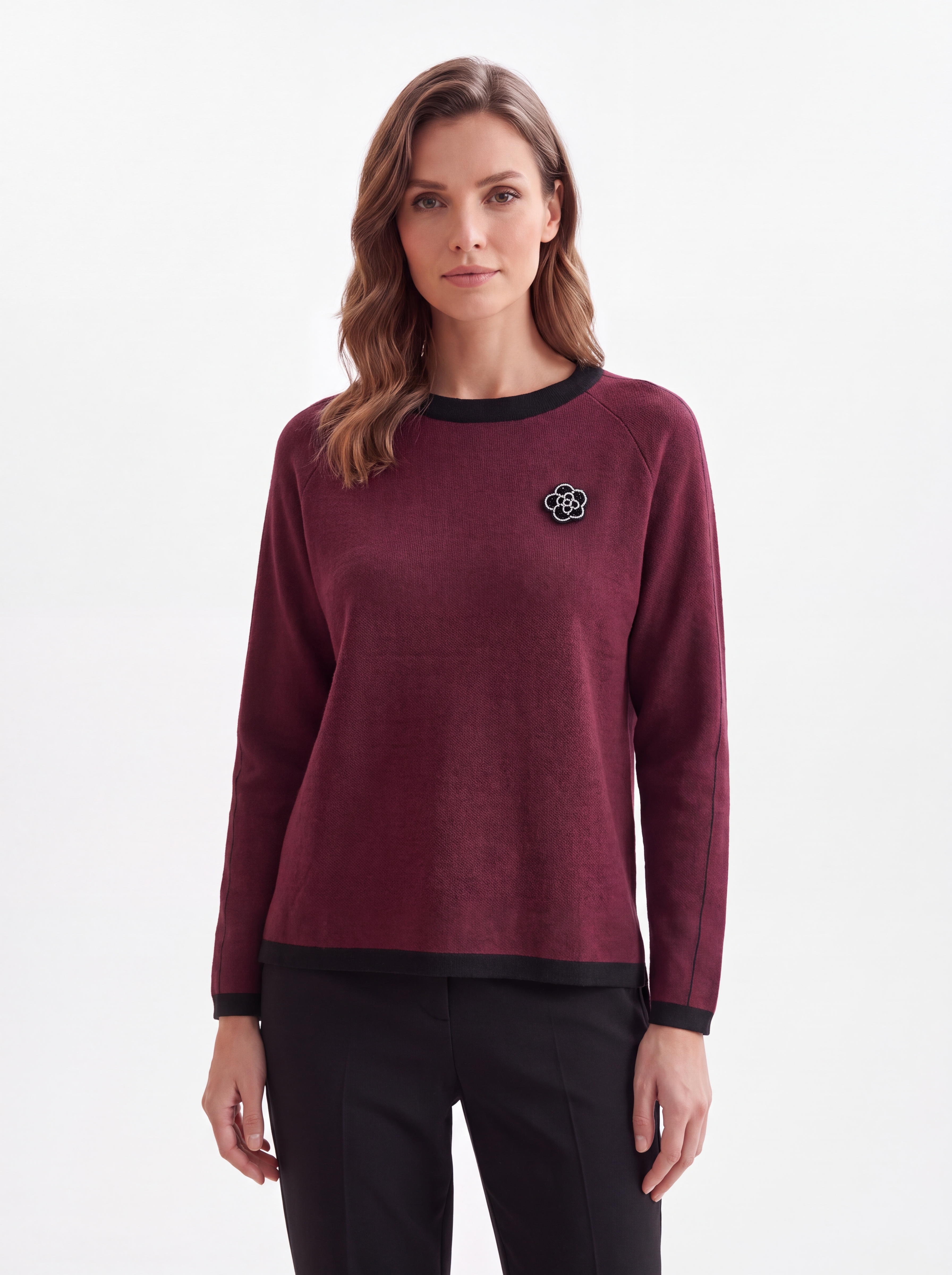 Dámsky elegantný pulóver s kvietkom CHICLINK BURGUNDY Bordový s.WEAR 1